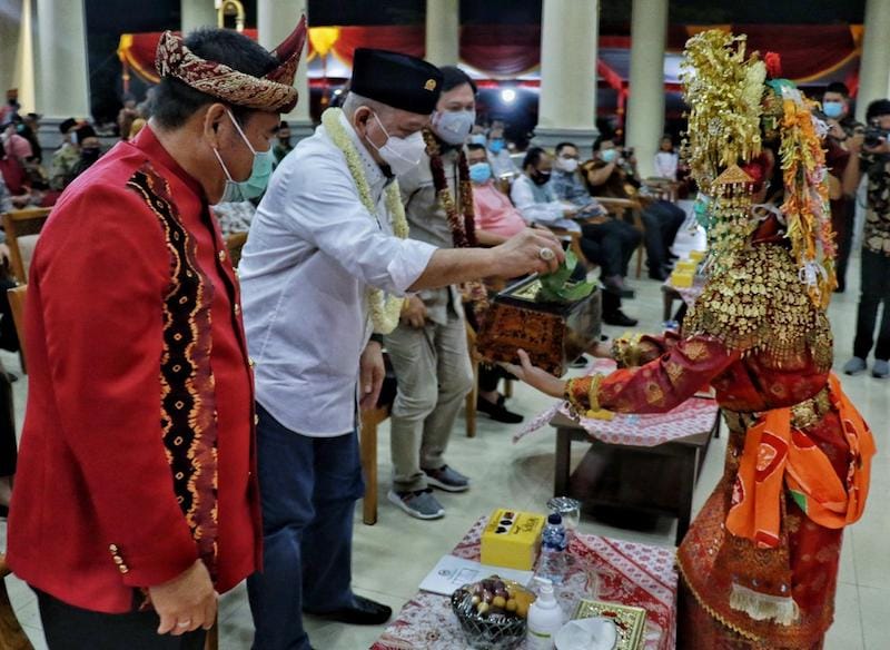 Paska Sosialisasi RUU Penanaman Modal, LaNyalla Diberi Gelar Tetue Bebuyutan Rambang Kuang
