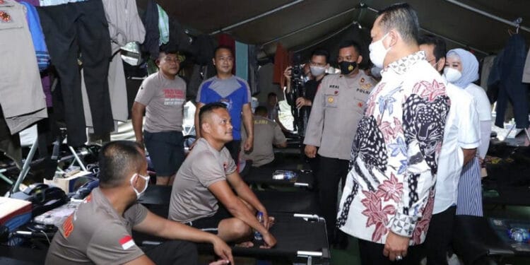 Bamsoet Berikan Bantuan Makanan Bagi Personil Brimob di Komplek MPR/DPR/DPD RI