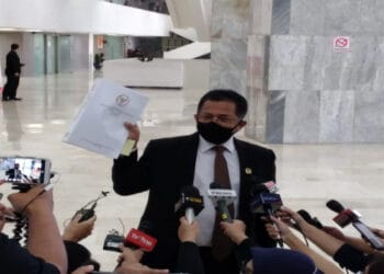 Sekjen DPR Indra Iskandar Antar Draf Final UU Cipta Kerja ke Istana