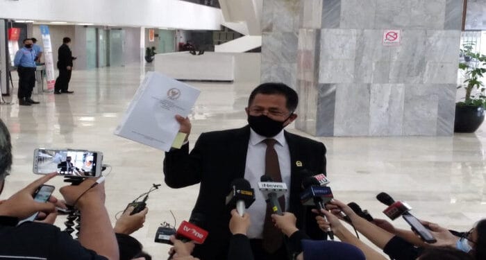 Sekjen DPR Indra Iskandar Antar Draf Final UU Cipta Kerja ke Istana