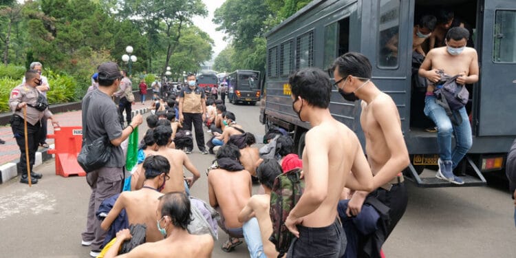 Puluhan Remaja Tanggung Diamankan Polisi Hendak Ikut Aksi Tolak UU Cipta Kerja