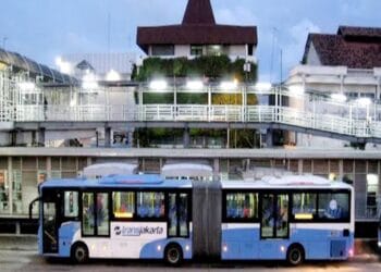 Polda Metro Jaya Terapkan Aturan Prokes di Transportasi Umum