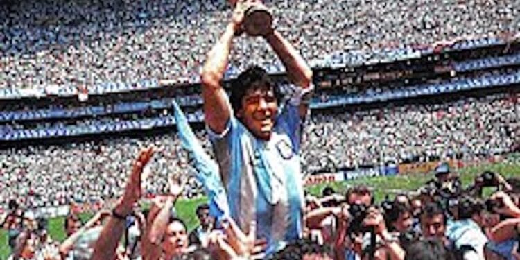 Diego Maradona Meninggal Dunia Pada Usia 60 Tahun
