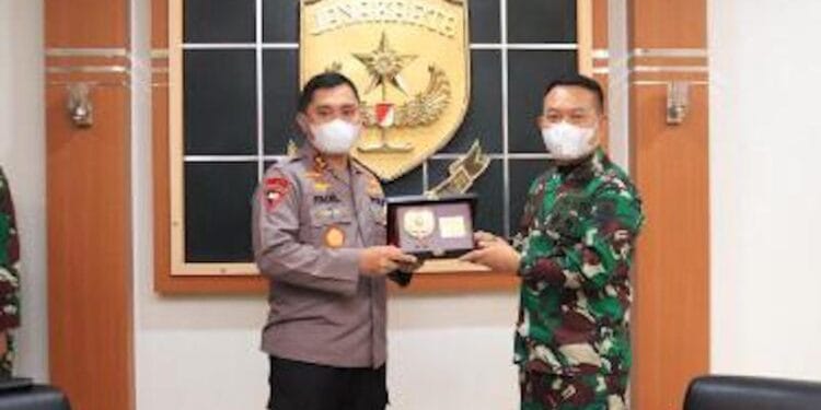 Kapolda Metro Jaya Kunjungi Kodam Jaya Jalin Sinergi Menjaga Ibukota
