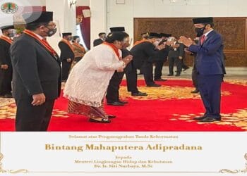 Menteri Siti Nurbaya Terima Bintang Mahaputera Adipradana dari Presiden RI