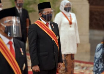 Mendagri Tito Karnavian Terima Bintang Mahaputera Adipradana dari Presiden Jokowi