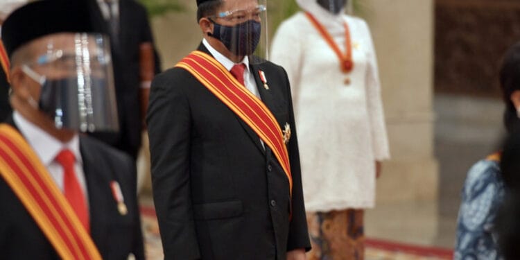 Mendagri Tito Karnavian Terima Bintang Mahaputera Adipradana dari Presiden Jokowi