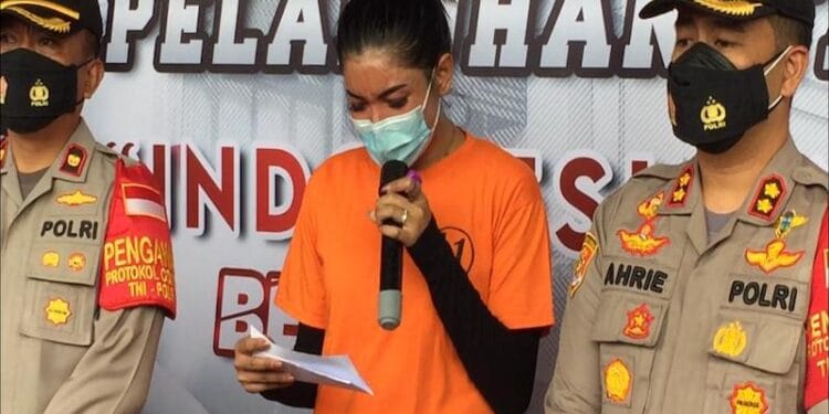 Millen Cyrus Menempati Sel Tahanan Laki-laki