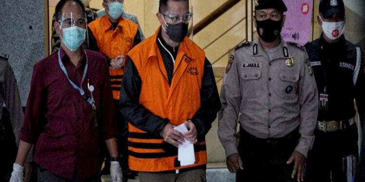 KPK Giring Mensos Juliari ke Rutan Guntur Sambil Tangan Terborgol dan Pakai Rompi Oranye