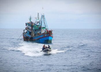 TNI AL Ringkus 7 Kapal Ikan Asing Berbendera Vietnam di Laut Natuna Utara