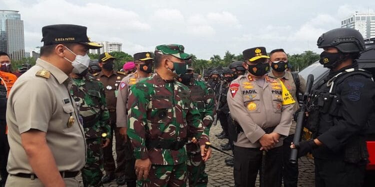 Jelang Natal dan Tahun Baru, Kapolda Metro dan Pangdam Pimpin Apel Operasi Lilin Jaya 2020