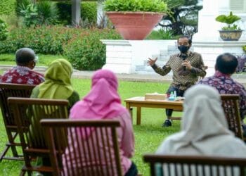 Presiden Jokowi Serahkan Bantuan Modal Kerja untuk Ringankan Beban di Saat Pandemi