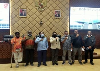 Willem Wandik dan Sadarestuwati Terima Aspirasi Korban Banjir Distrik Iwaka