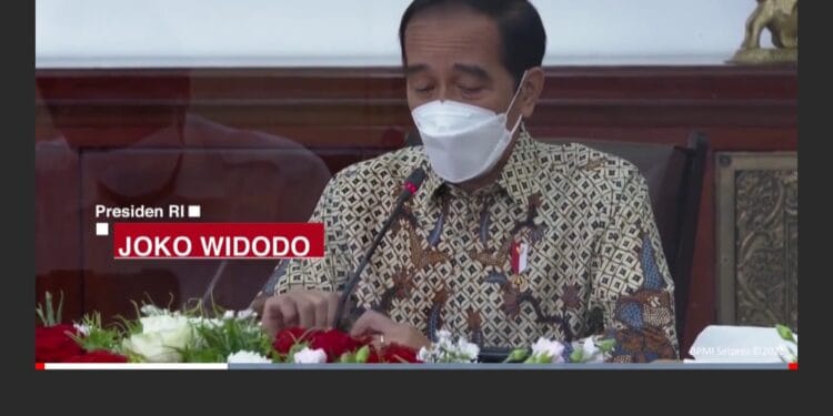 Jokowi: PPKM Tidak Efektif,  Impletasi Tak Tegas dan Tak Konsisten
