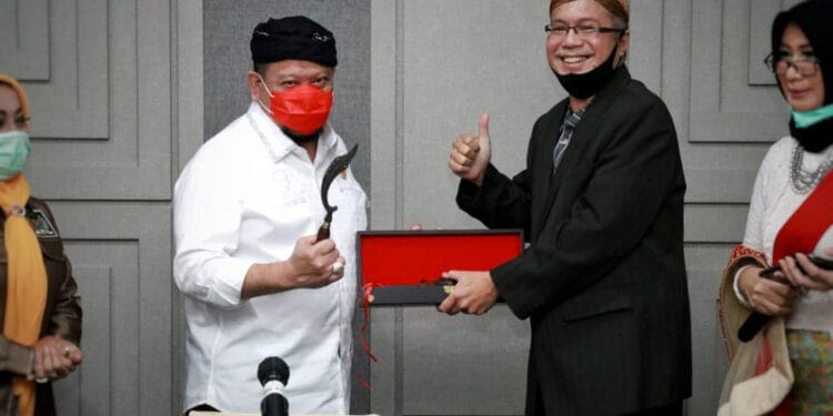 Hadiri Kongres Sunda, LaNyalla Dapat Gelar Akang