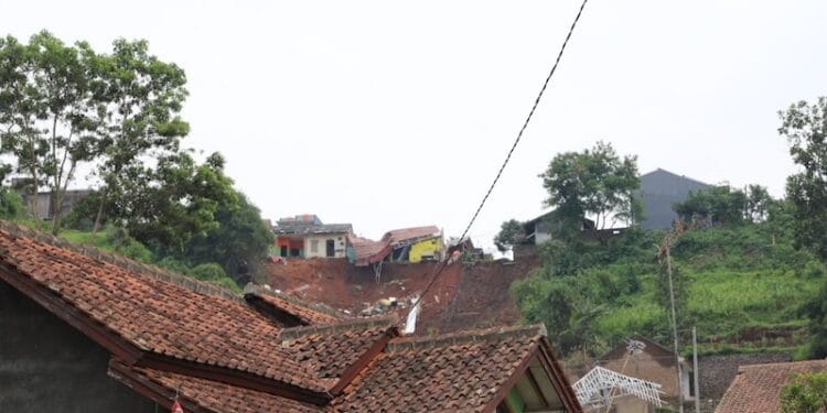 Kepala BNPB Harap Masyarakat Sekitar Cihanjuang Bersedia Direlokasi