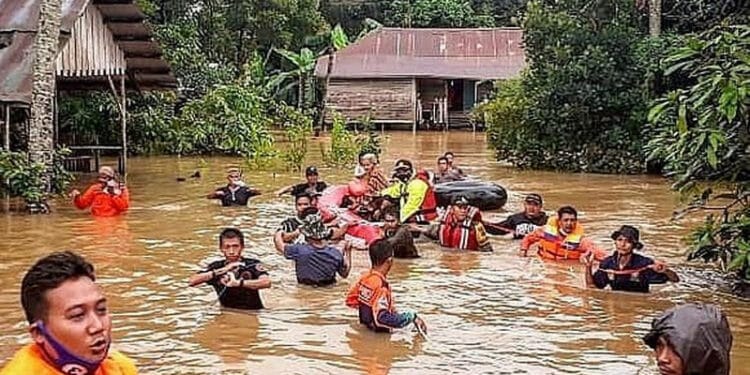 BNPB Serahkan Bantuan Rp 3,5 Miliar untuk Banjir Kalsel