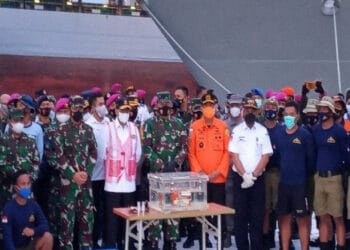 Kotak Hitam Sriwijaya SJ 182 Ditemukan, Panglima TNI Serahkan ke KNKT, CVR Masih Dicari