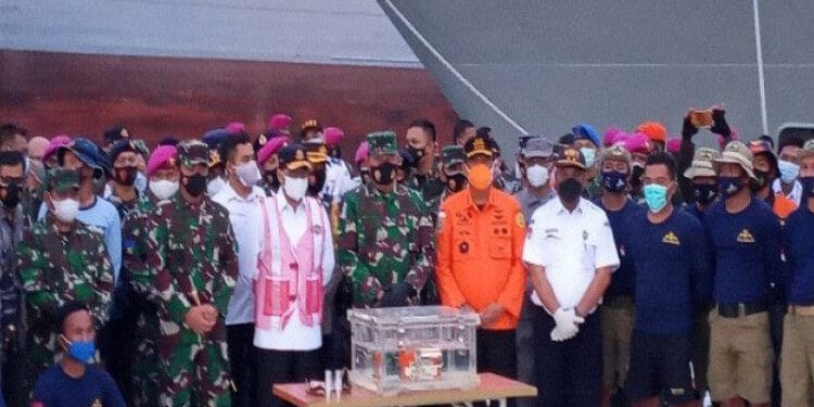 Kotak Hitam Sriwijaya SJ 182 Ditemukan, Panglima TNI Serahkan ke KNKT, CVR Masih Dicari