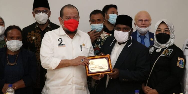 LaNyalla Apresiasi Polisi Bantu Evakuasi Korban Banjir Papua