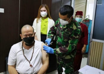 Ketua DPD Disuntik Vaksin Covid-19 Sinovac di RSPAD