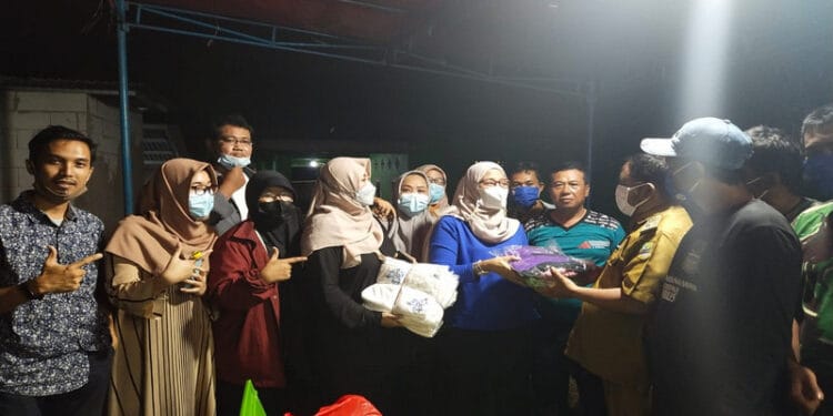 Partai Gelora Gelar Bhakti Gelora Bantu Korban Banjir di Bekasi