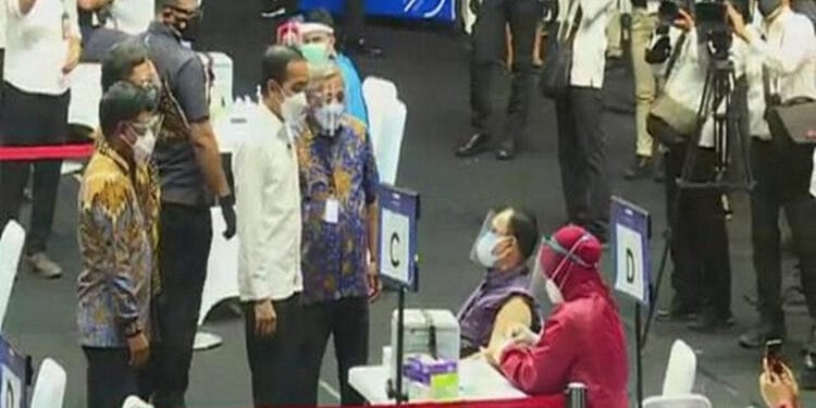 5.512 Wartawan Ikuti Vaksinasi Covid-19 di GBK, Jokowi dan Ketua Dewan Pers Hadir