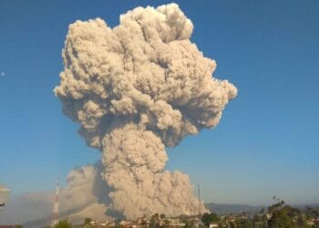 Kembali Erupsi, Gunung Sinabung Luncurkan Awan Panas Sejauh 4.500 Meter