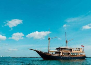 Wisata Baru Kepulauan Seribu : Kapal Agustine Phinisi