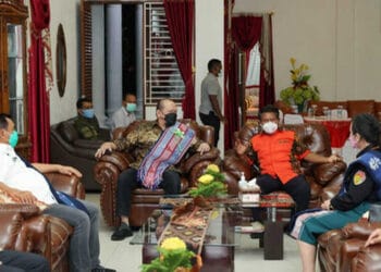 Ketua DPD RI Bicara Bangun Ekonomi Desa dengan Bupati Sumba Barat Daya