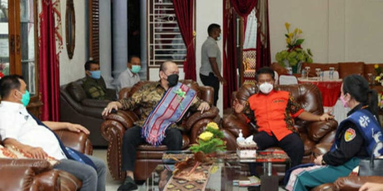 Ketua DPD RI Bicara Bangun Ekonomi Desa dengan Bupati Sumba Barat Daya