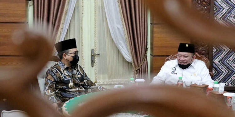 Ketua DPD RI Apresiasi Pertanian Bunga Mawar Warga Desa Sidomulyo Magetan