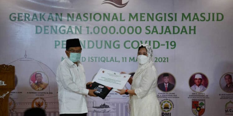 Puan Hadiri Peluncuran Gerakan 1 Juta Sajadah Pelindung Covid-19 di Masjid Istiqlal