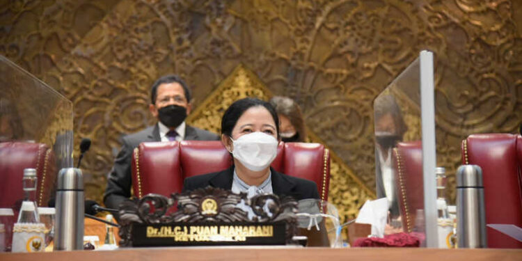 Puan Awali Pidato di Paripurna dengan Ucapan Duka Bencana dan Kecam Terorisme
