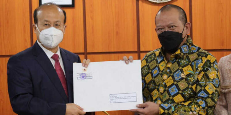 Terima Dubes China, Ketua DPD RI Berharap Vaksin Sinovac Bersertifikat WHO