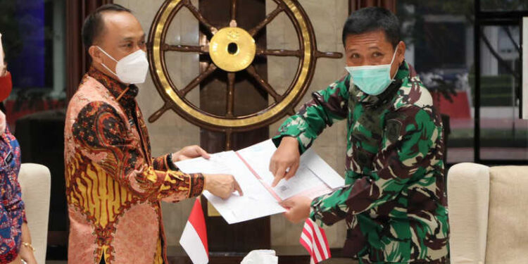 Dukcapil Serahkan 53 Akta Kematian Awak KRI Nanggala 402