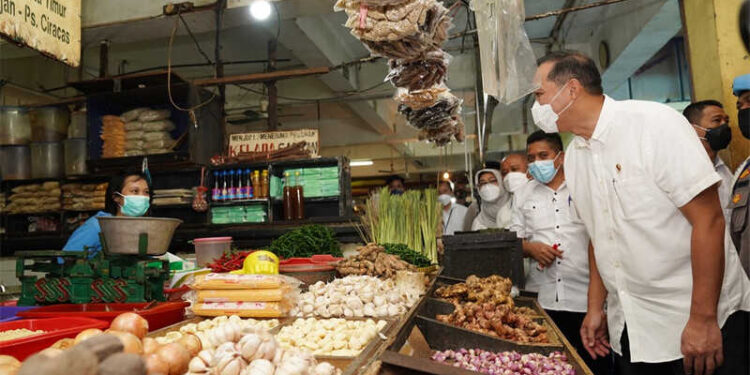 Kunjungi Pasar Induk Kramat Jati, Mendag Pastikan Harga Bapok Stabil dan Pasokan Cukup