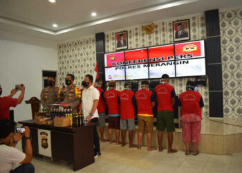 Ribuan Botol Miras dan 7 Pelaku Judi Diamankan Polres Merangin