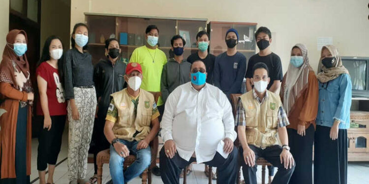 PMRJ Beri Bantuan Kepada Mahasiswa Riau di Pulau Jawa yang Tidak Mudik