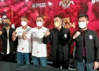Ketua Umum PSSI Sambut Hangat dan Beri Wejangan Kepada Raffi dan Rudy