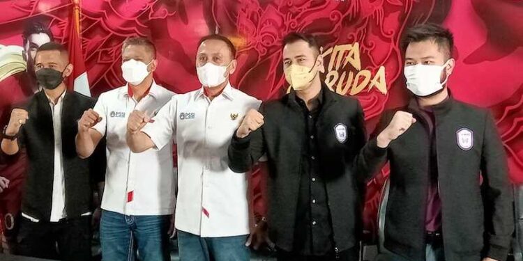 Ketua Umum PSSI Sambut Hangat dan Beri Wejangan Kepada Raffi dan Rudy