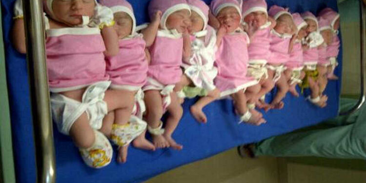 Wanita Afrika Selatan Lahirkan 10 Bayi Kembar Sekaligus