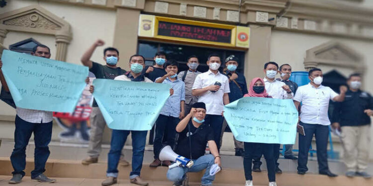 FJJ Gelar Aksi Solidaritas di Polda Jambi Protes Peristiwa Kekerasan Wartawan di Muaro Bungo