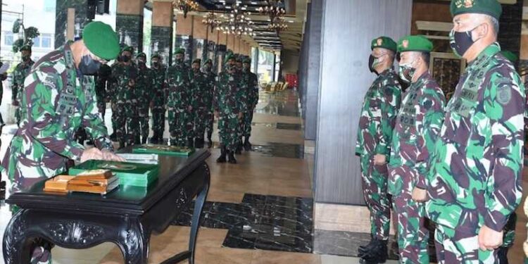 Kasad Andika Perkasa Pimpin Sertijab Pangkostrad dan 5 Pejabat Teras TNI AD