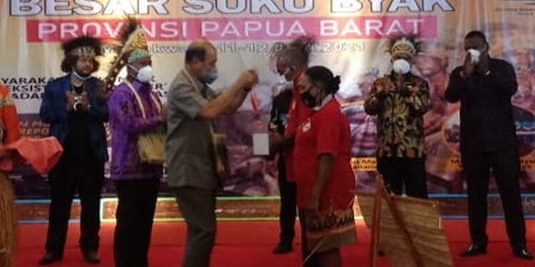 Nono Sampono Minta Kesenjangan Antara Indonesia Barat dan Timur Diperkecil