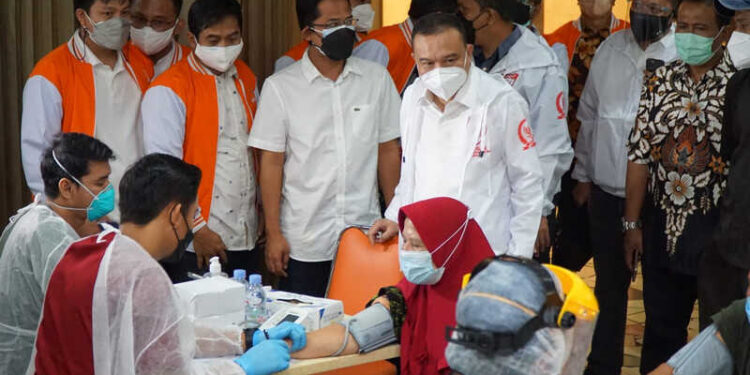 Pedagang Pasar Tanah Antusias Ikuti Vaksinasi: Dasco: Roda Perekonomian Harus Terus Berlanjut