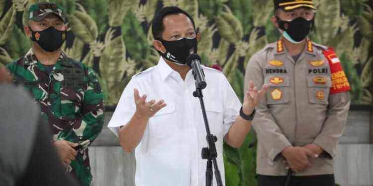 Mendagri Turun Langsung Cek Penyaluran Bansos dan Realisasi APBD