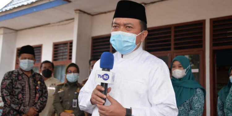 Alharis Beri Bantuan Rp100 kepada Korban Kebakaran di Mendahara Tengah Tanjabtim