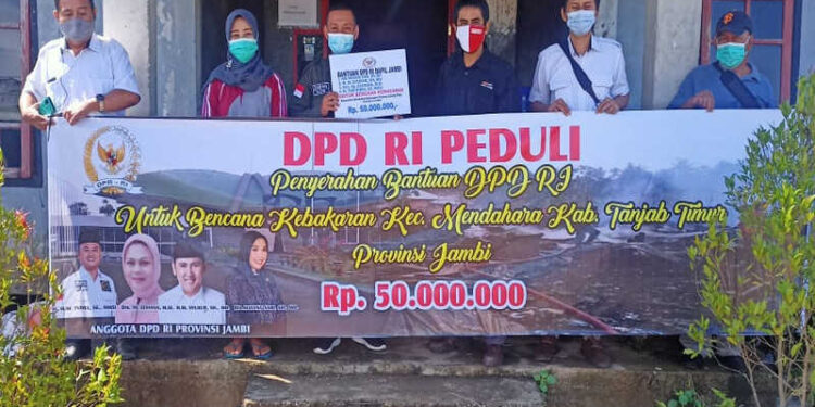 Empat Senator Jambi Salurkan Bantuan Kebakaran di Desa Mendahara