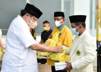 Golkar Bagikan Tiga Ribu Paket Sembako dan Daging Kurban